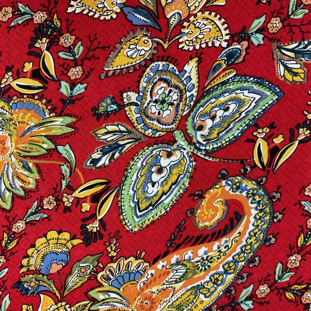 A VISCOSE TWILL FANTASIA RED IMG_6358